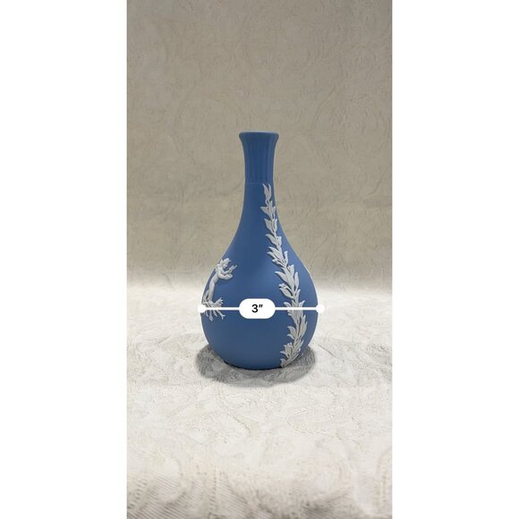 Wedgwood Blue Jasperware Bud Vase With Cherub Relief & Foliate Design - Picture 10 of 12